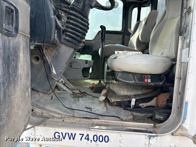 image for item FB3274 2005 Kenworth T800 ready mix truck