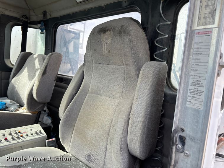 image for item FB3274 2005 Kenworth T800 ready mix truck