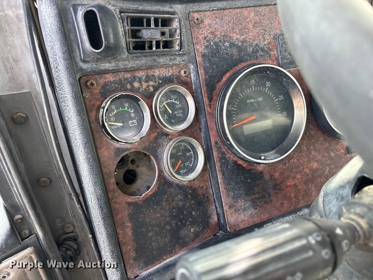 image for item FB3274 2005 Kenworth T800 ready mix truck