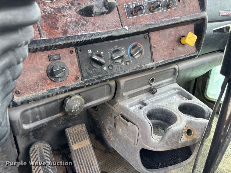 image for item FB3274 2005 Kenworth T800 ready mix truck