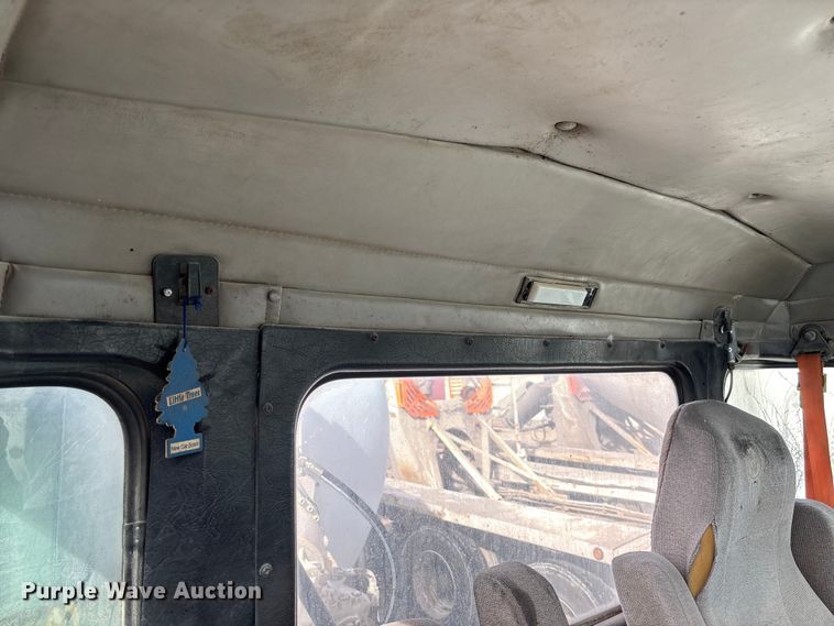 image for item FB3274 2005 Kenworth T800 ready mix truck