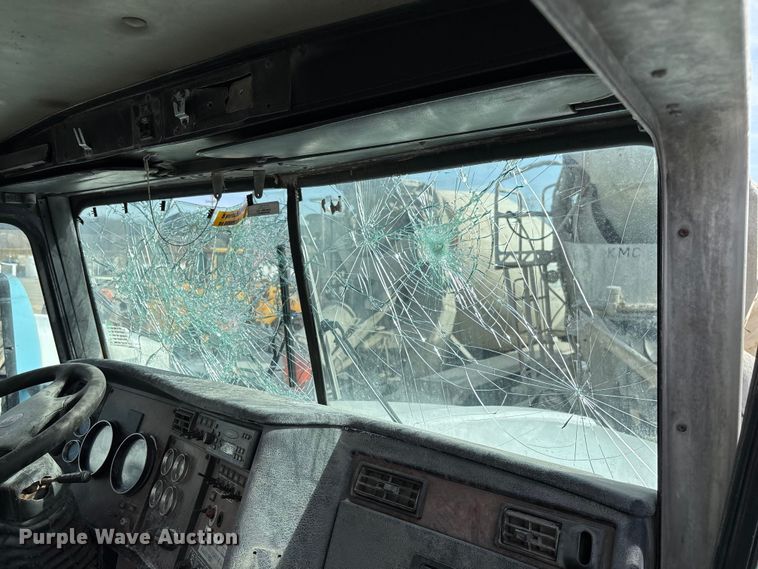 image for item FB3274 2005 Kenworth T800 ready mix truck