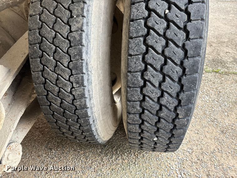 image for item FB3274 2005 Kenworth T800 ready mix truck