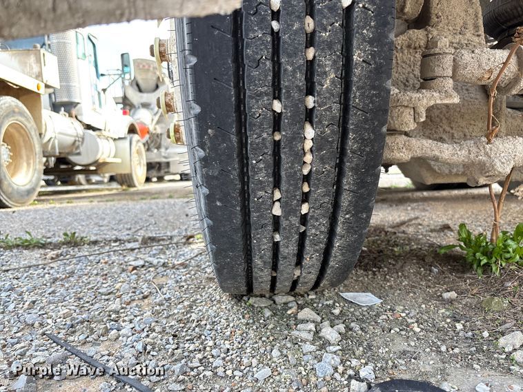 image for item FB3274 2005 Kenworth T800 ready mix truck