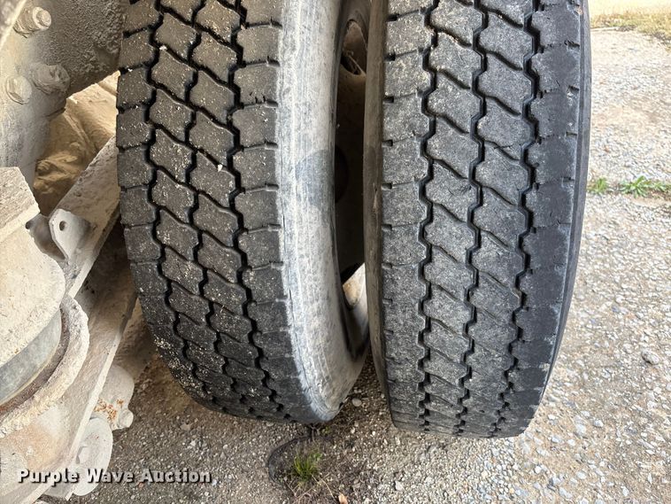 image for item FB3274 2005 Kenworth T800 ready mix truck