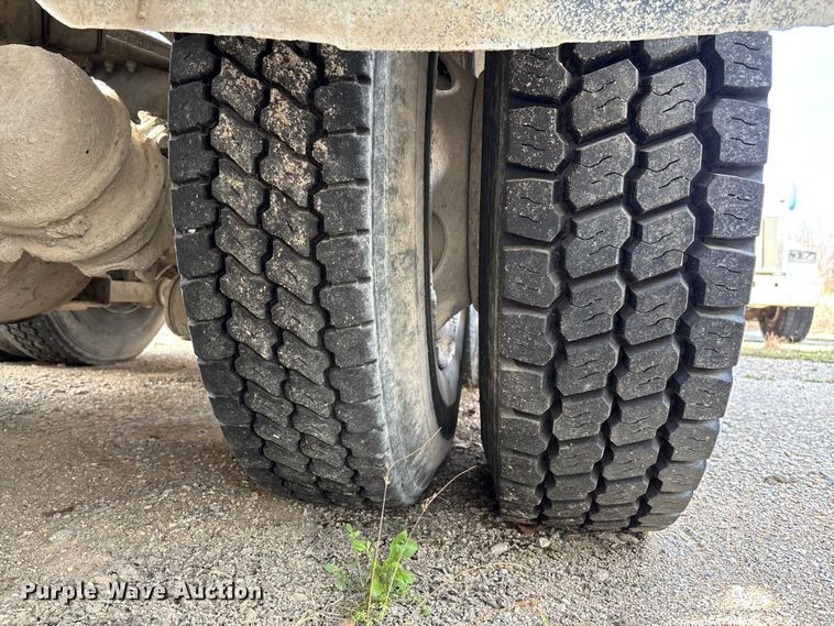 image for item FB3274 2005 Kenworth T800 ready mix truck