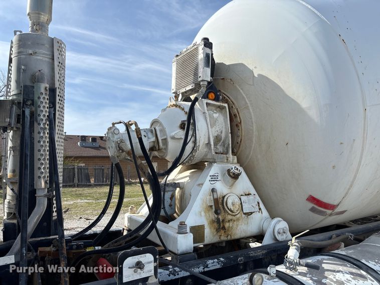 image for item FB3275 2009 Kenworth T800 ready mix truck