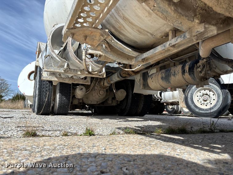 image for item FB3275 2009 Kenworth T800 ready mix truck