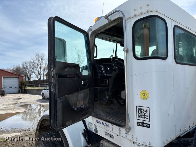 image for item FB3275 2009 Kenworth T800 ready mix truck