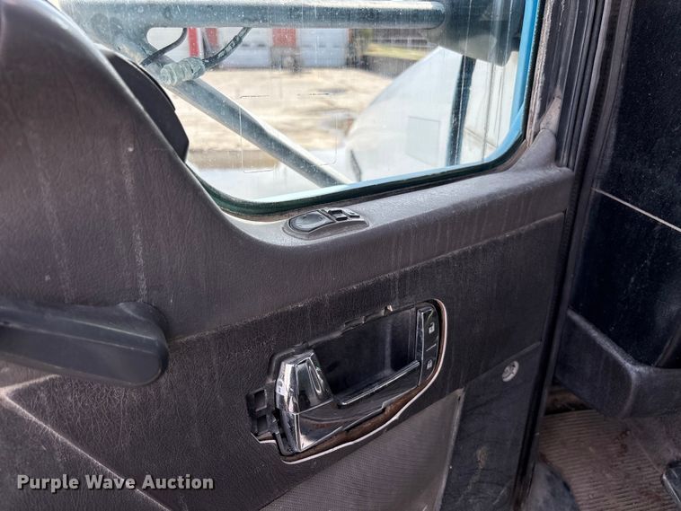 image for item FB3275 2009 Kenworth T800 ready mix truck