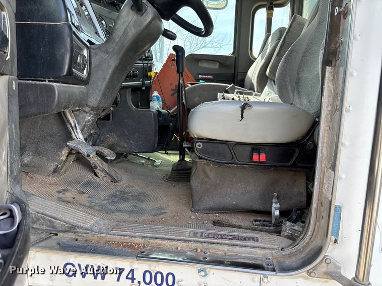 image for item FB3275 2009 Kenworth T800 ready mix truck