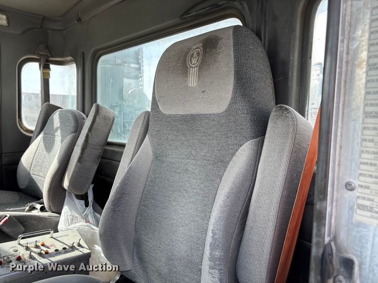 image for item FB3275 2009 Kenworth T800 ready mix truck