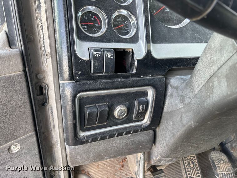 image for item FB3275 2009 Kenworth T800 ready mix truck