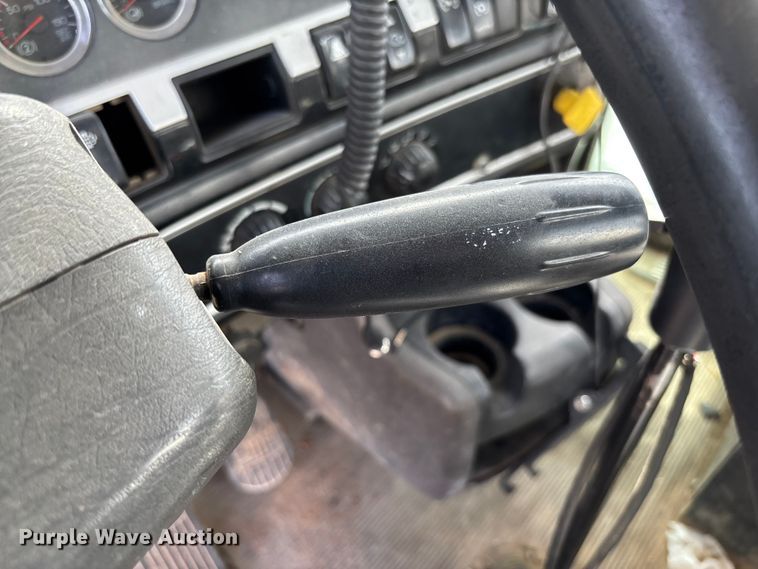 image for item FB3275 2009 Kenworth T800 ready mix truck