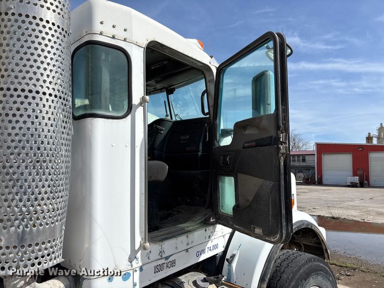 image for item FB3275 2009 Kenworth T800 ready mix truck