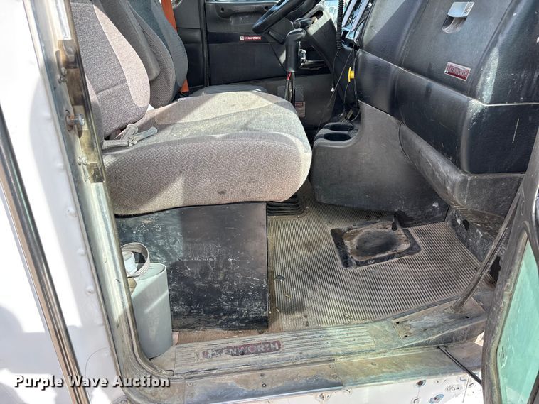 image for item FB3275 2009 Kenworth T800 ready mix truck