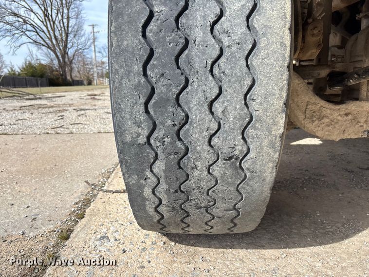 image for item FB3275 2009 Kenworth T800 ready mix truck