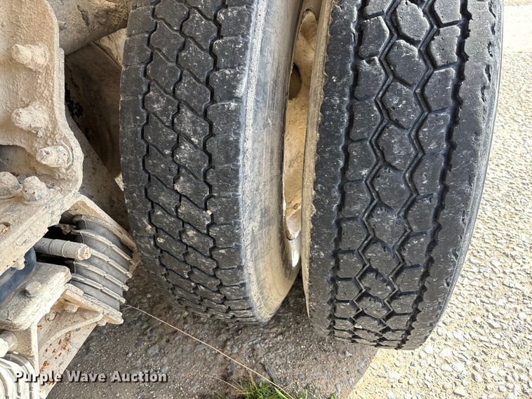 image for item FB3275 2009 Kenworth T800 ready mix truck