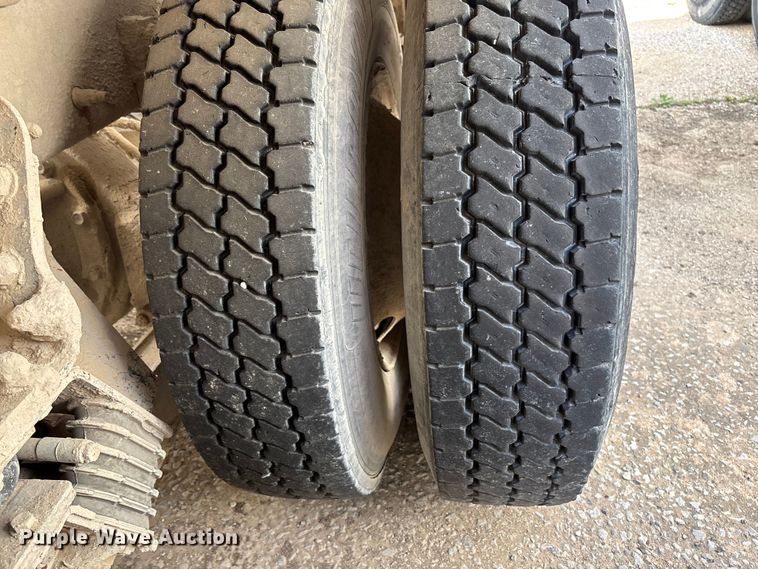 image for item FB3275 2009 Kenworth T800 ready mix truck