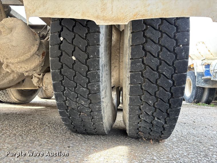 image for item FB3275 2009 Kenworth T800 ready mix truck