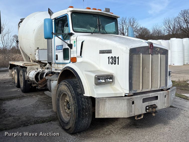 image for item FB3276 2004 Kenworth T800 ready mix truck