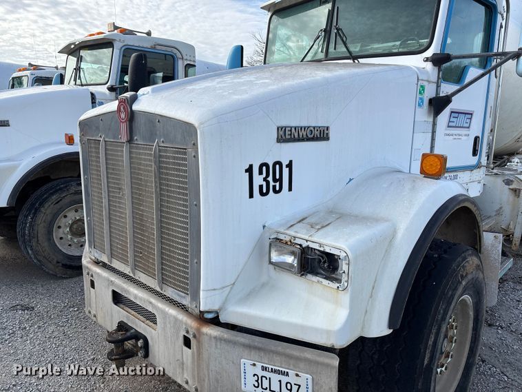 image for item FB3276 2004 Kenworth T800 ready mix truck