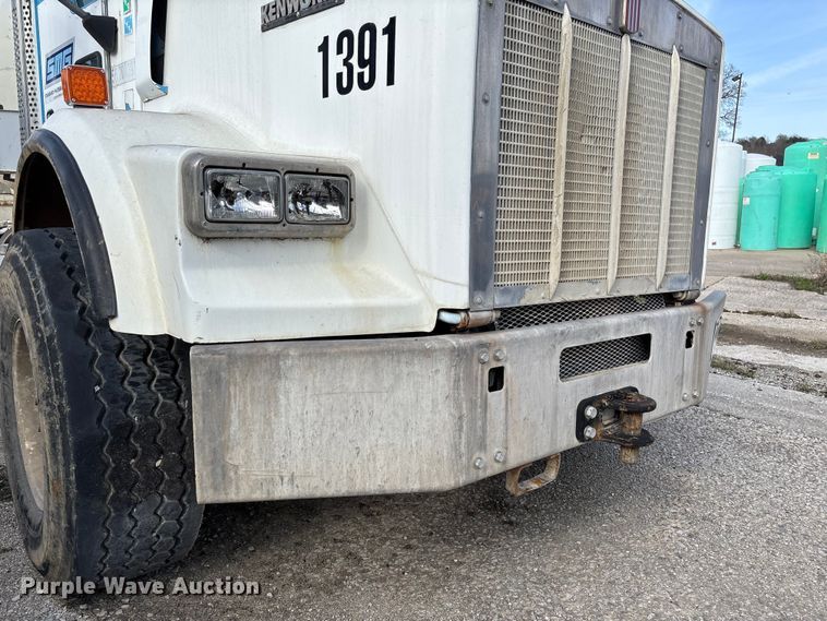 image for item FB3276 2004 Kenworth T800 ready mix truck