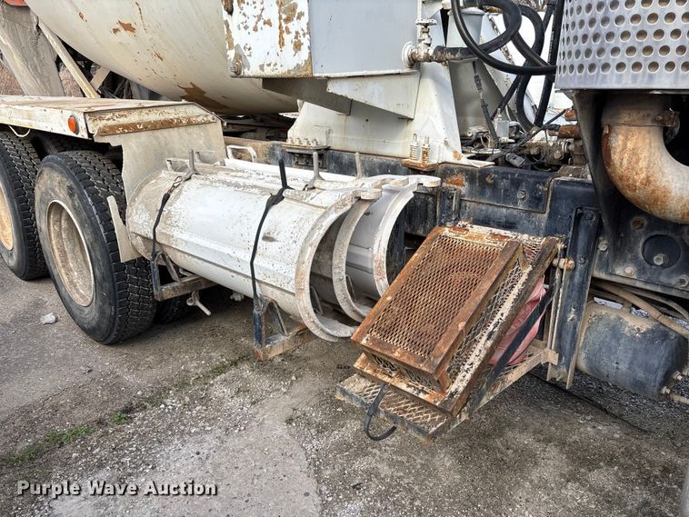 image for item FB3276 2004 Kenworth T800 ready mix truck