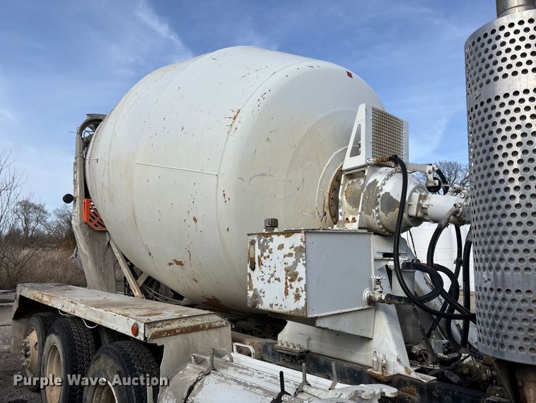 image for item FB3276 2004 Kenworth T800 ready mix truck