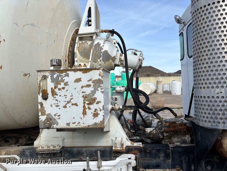 image for item FB3276 2004 Kenworth T800 ready mix truck