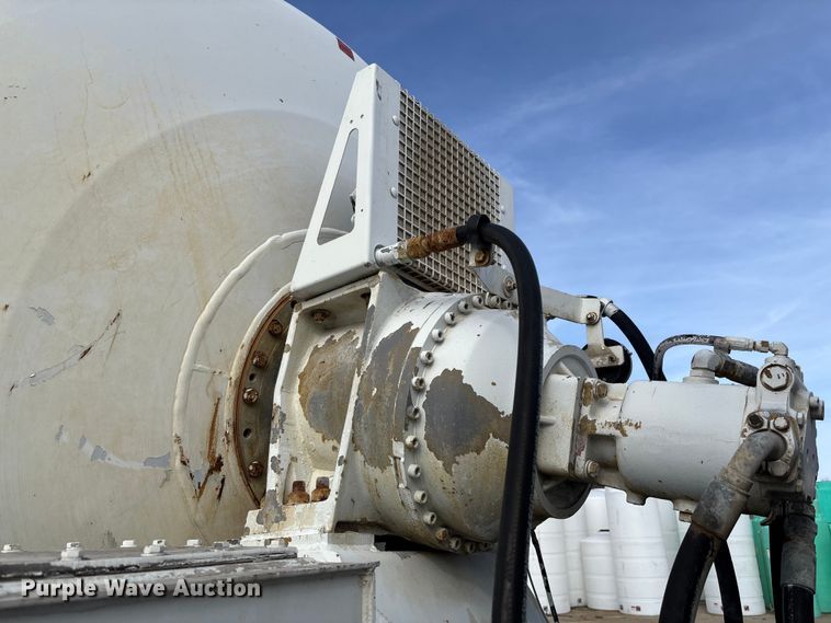 image for item FB3276 2004 Kenworth T800 ready mix truck