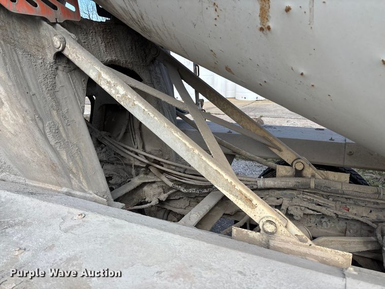 image for item FB3276 2004 Kenworth T800 ready mix truck