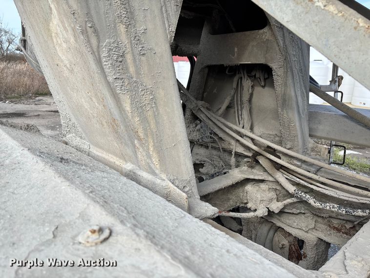 image for item FB3276 2004 Kenworth T800 ready mix truck