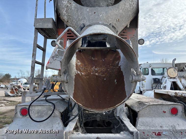 image for item FB3276 2004 Kenworth T800 ready mix truck