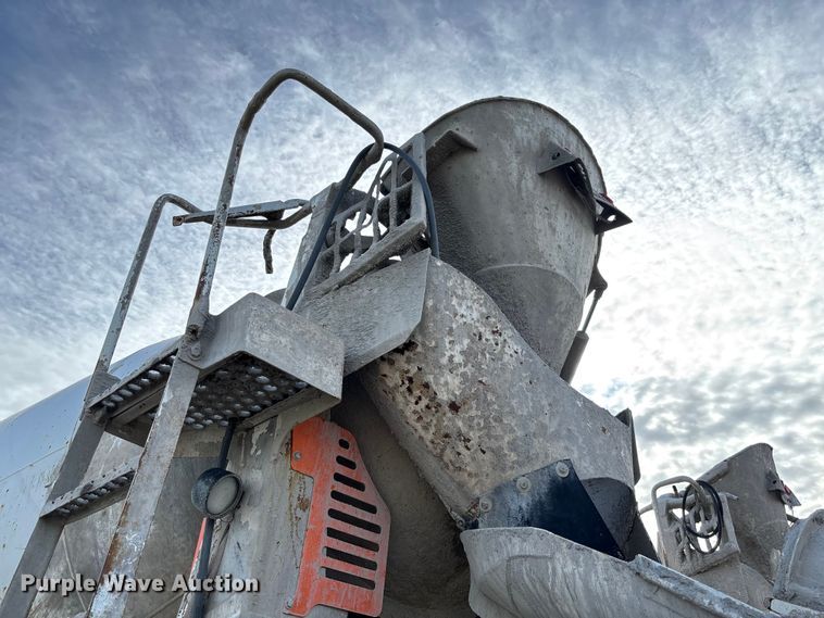 image for item FB3276 2004 Kenworth T800 ready mix truck