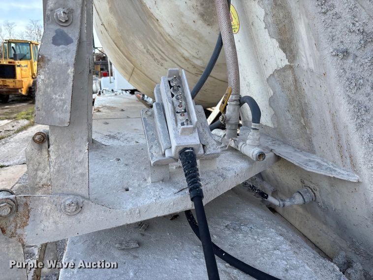 image for item FB3276 2004 Kenworth T800 ready mix truck