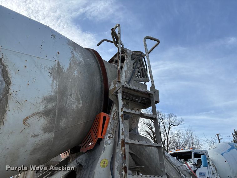 image for item FB3276 2004 Kenworth T800 ready mix truck