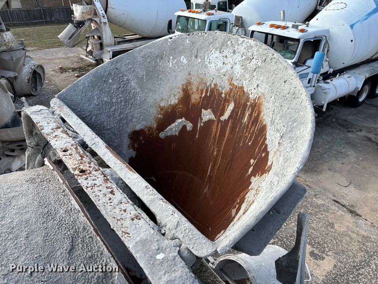 image for item FB3276 2004 Kenworth T800 ready mix truck