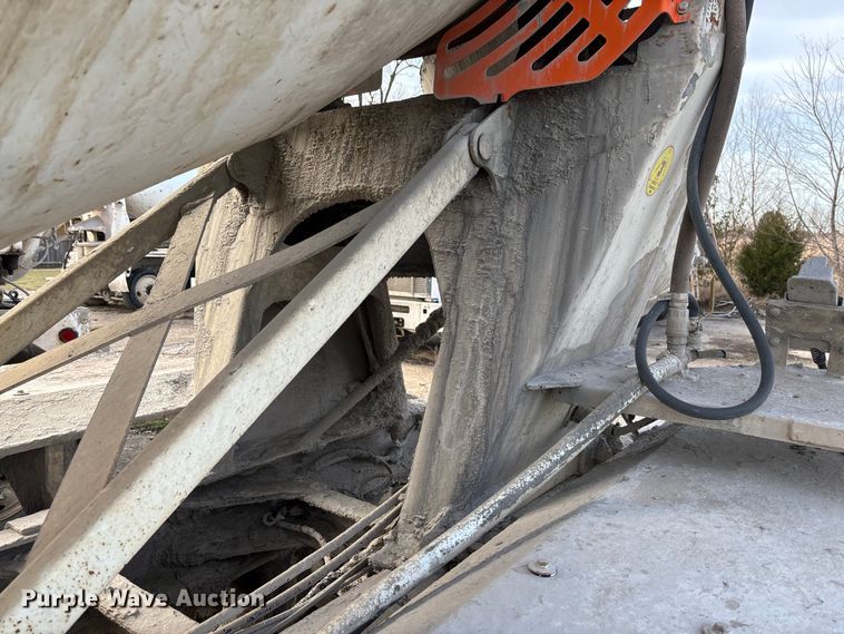 image for item FB3276 2004 Kenworth T800 ready mix truck