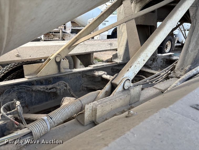 image for item FB3276 2004 Kenworth T800 ready mix truck