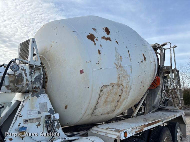 image for item FB3276 2004 Kenworth T800 ready mix truck