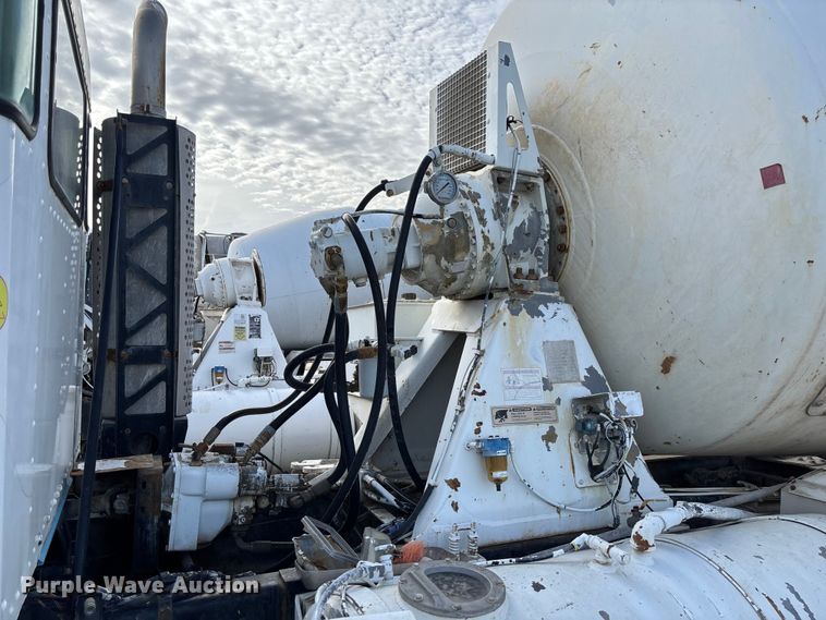 image for item FB3276 2004 Kenworth T800 ready mix truck