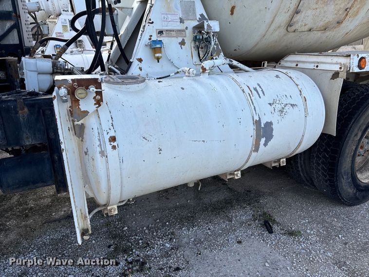 image for item FB3276 2004 Kenworth T800 ready mix truck