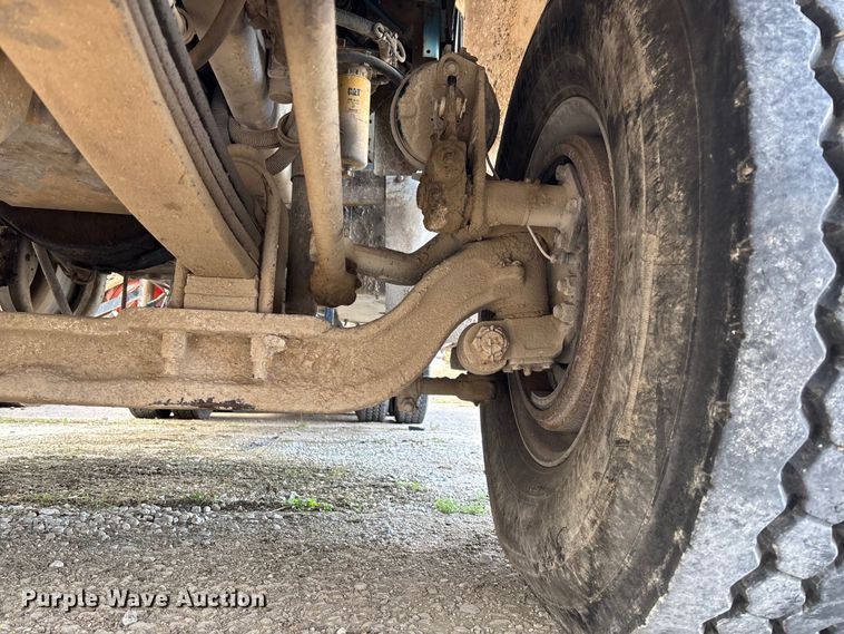 image for item FB3276 2004 Kenworth T800 ready mix truck