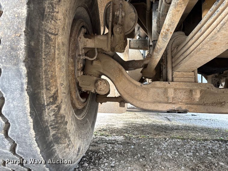 image for item FB3276 2004 Kenworth T800 ready mix truck