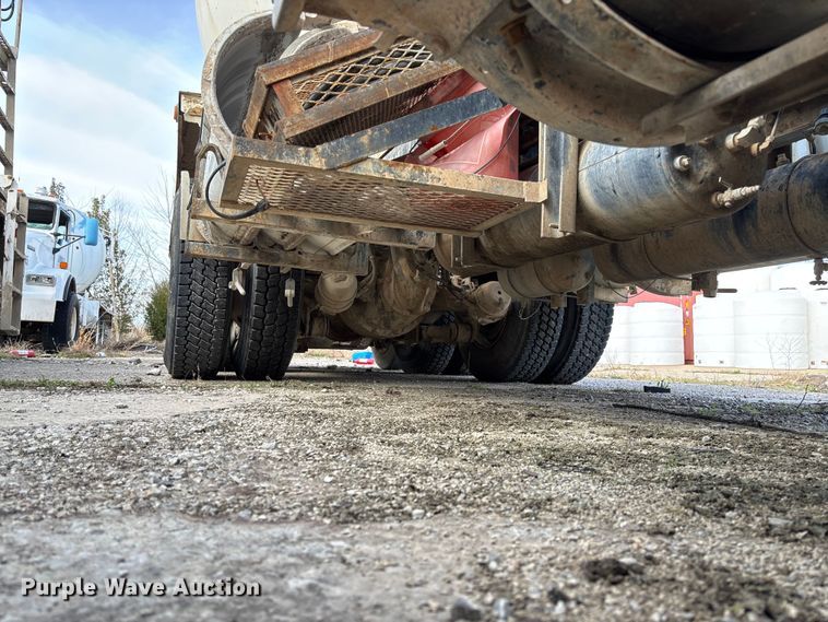 image for item FB3276 2004 Kenworth T800 ready mix truck