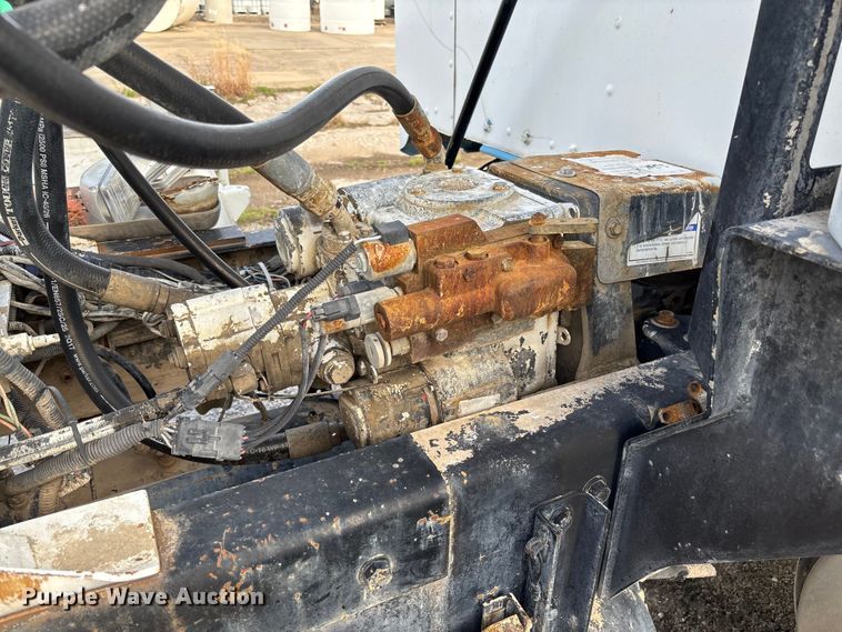 image for item FB3276 2004 Kenworth T800 ready mix truck