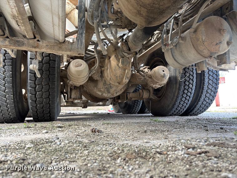 image for item FB3276 2004 Kenworth T800 ready mix truck