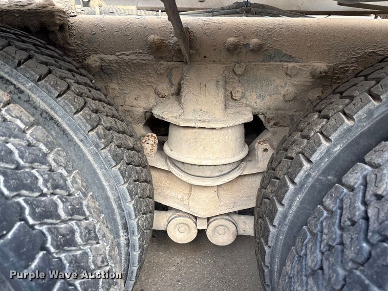 image for item FB3276 2004 Kenworth T800 ready mix truck