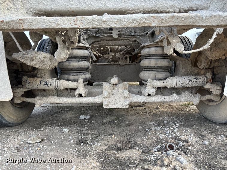 image for item FB3276 2004 Kenworth T800 ready mix truck